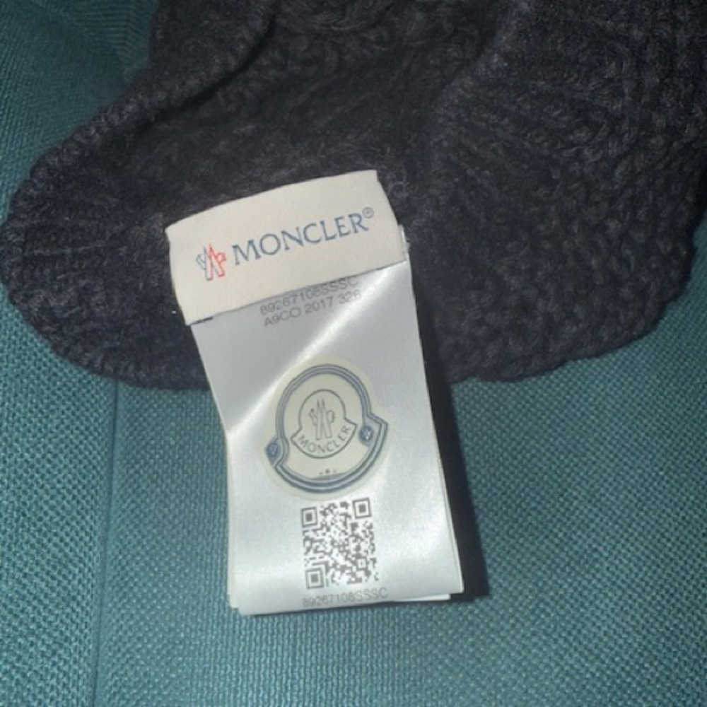 Moncler Black Knit Beanie with Pom-Pom - Picture 6 of 9